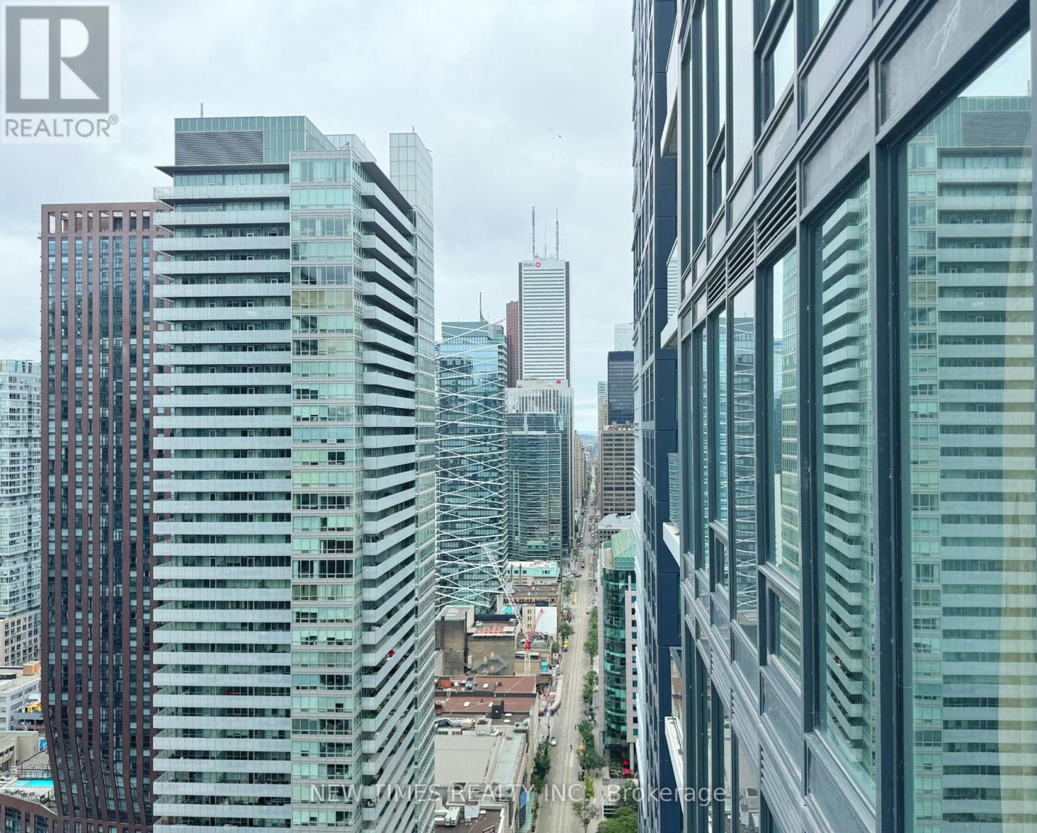 Photo 6 of 4007 125 Blue Jays Way, Toronto ON
