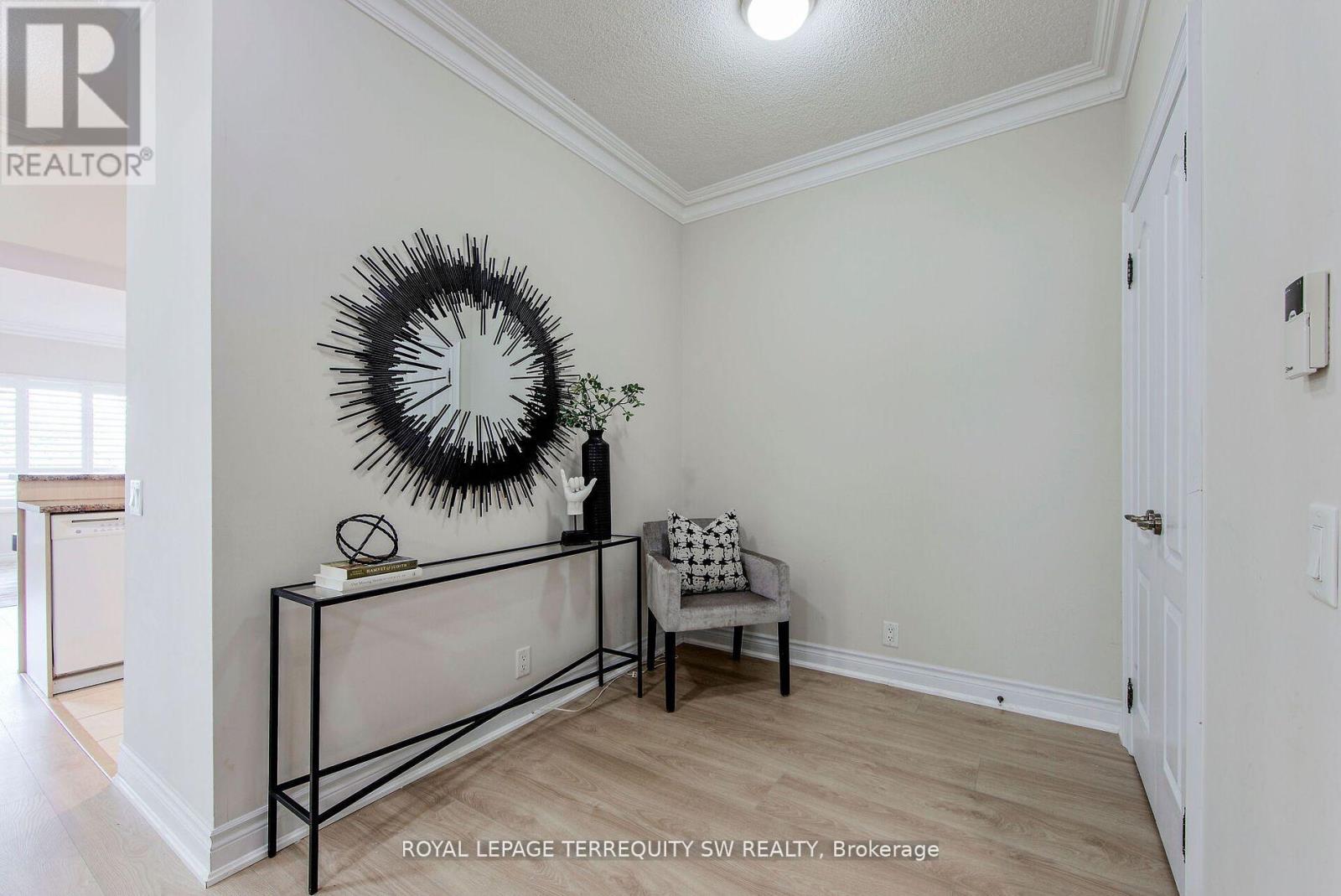 Photo 10 of 208 2 Clairtrell Road, Toronto ON