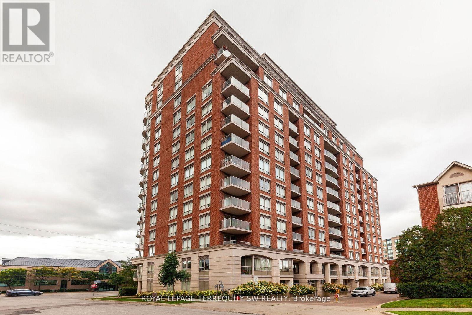 Photo 12 of 208 2 Clairtrell Road, Toronto ON