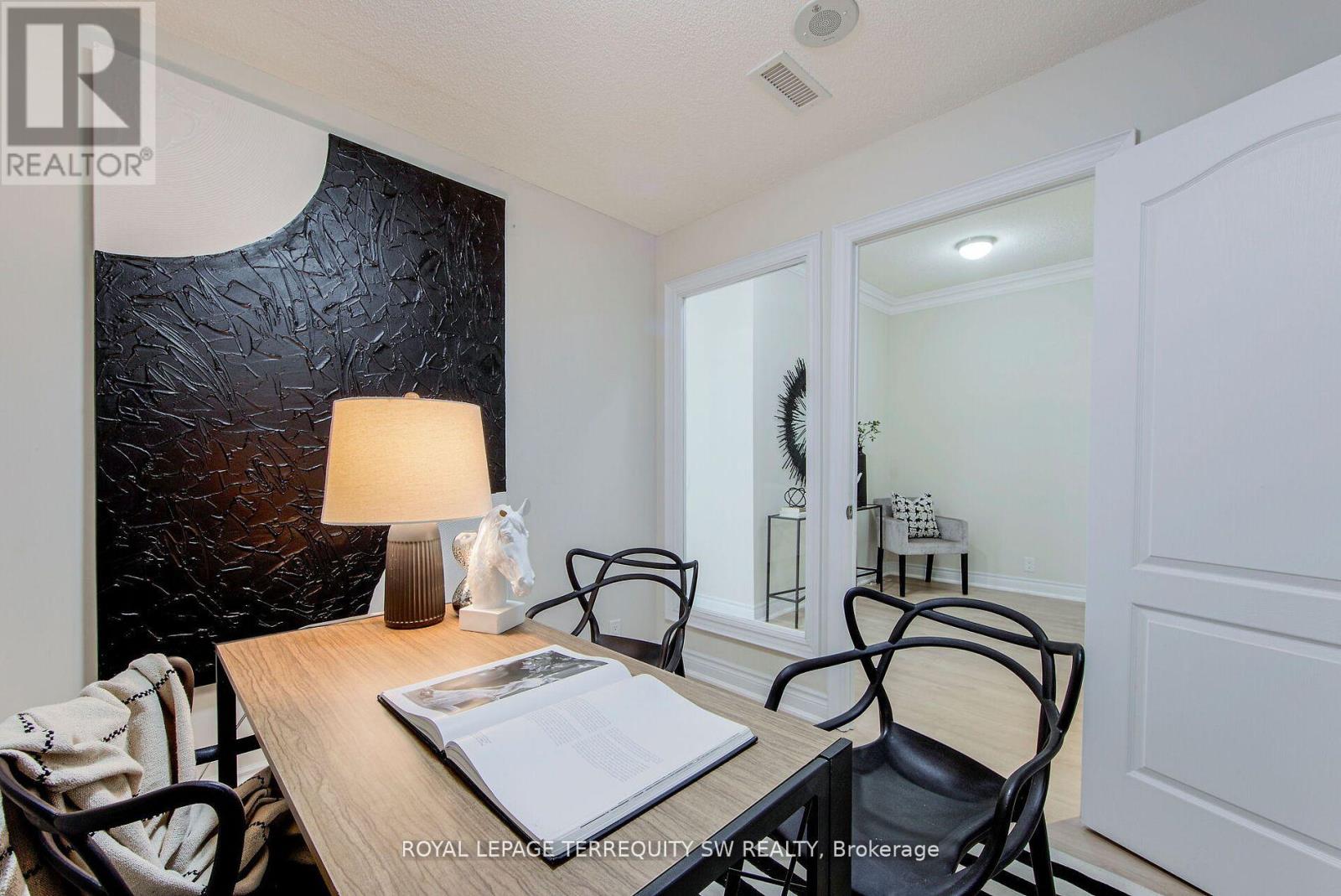 Photo 20 of 208 2 Clairtrell Road, Toronto ON