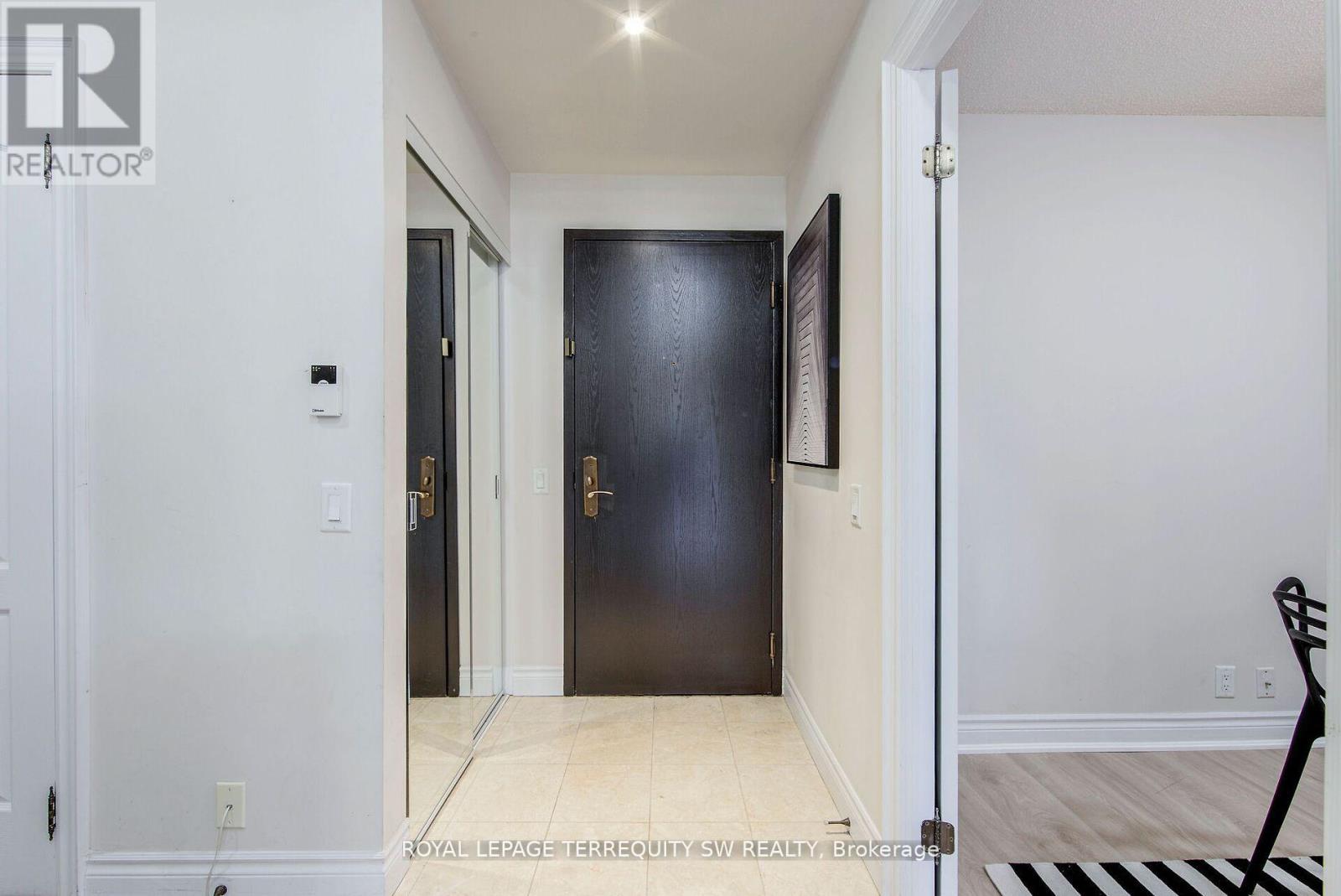 Photo 24 of 208 2 Clairtrell Road, Toronto ON