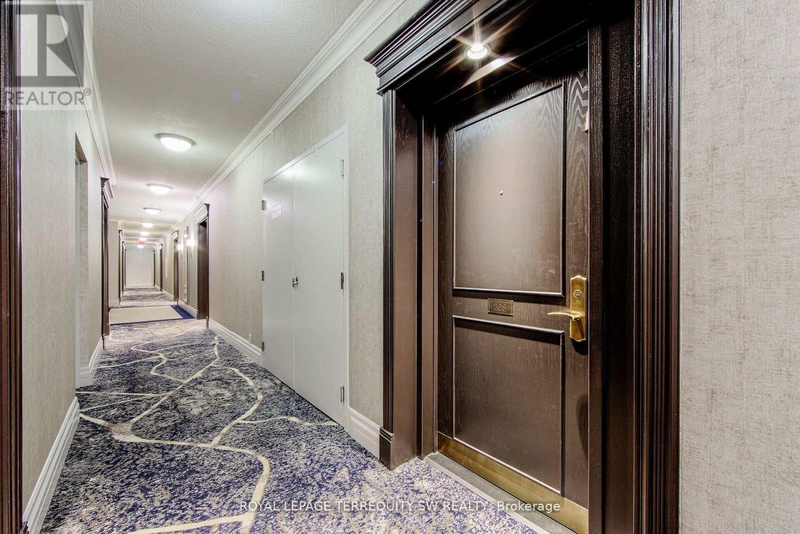 Photo 25 of 208 2 Clairtrell Road, Toronto ON