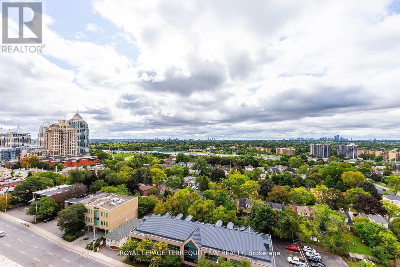 Photo 26 of 208 2 Clairtrell Road, Toronto ON