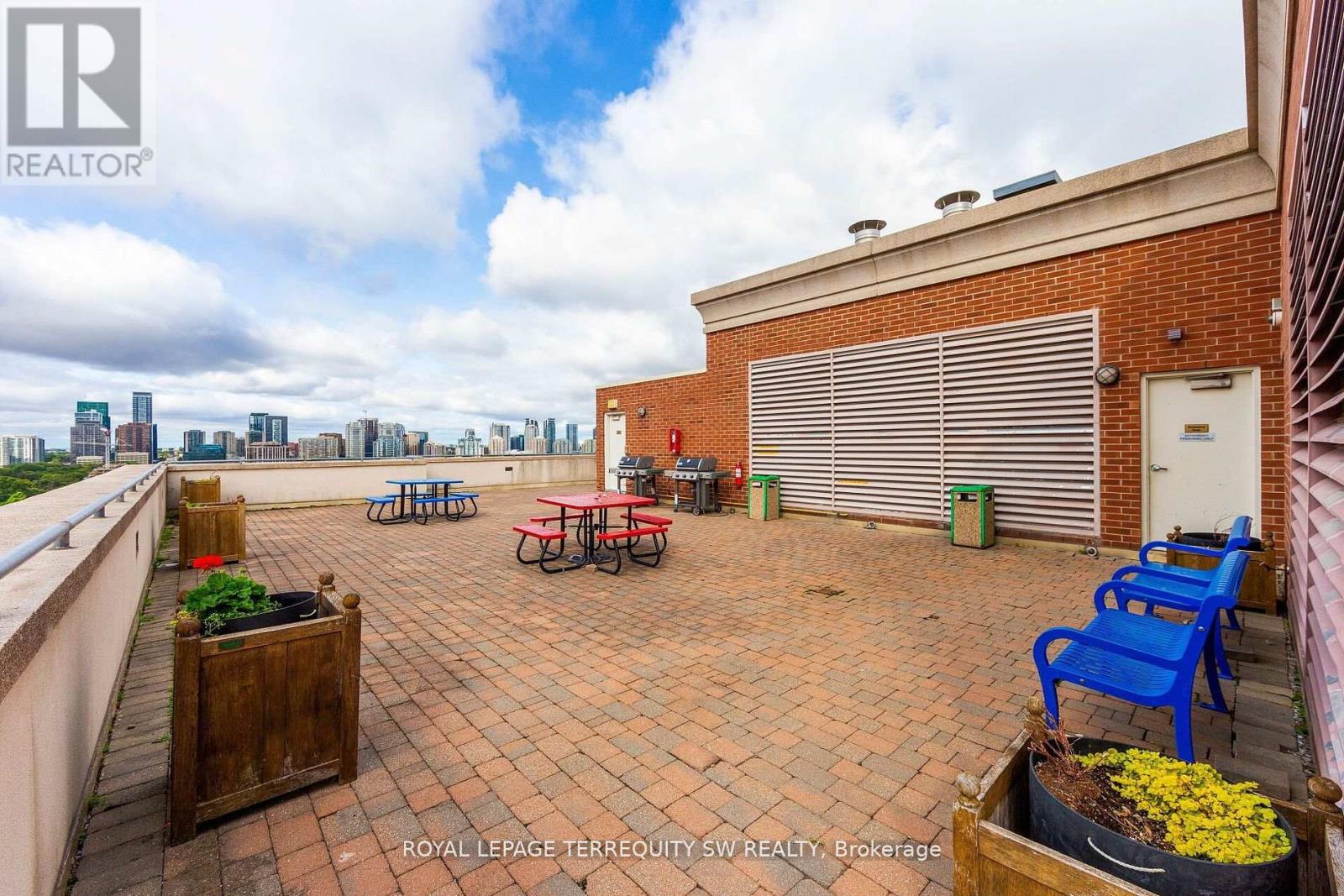 Photo 30 of 208 2 Clairtrell Road, Toronto ON