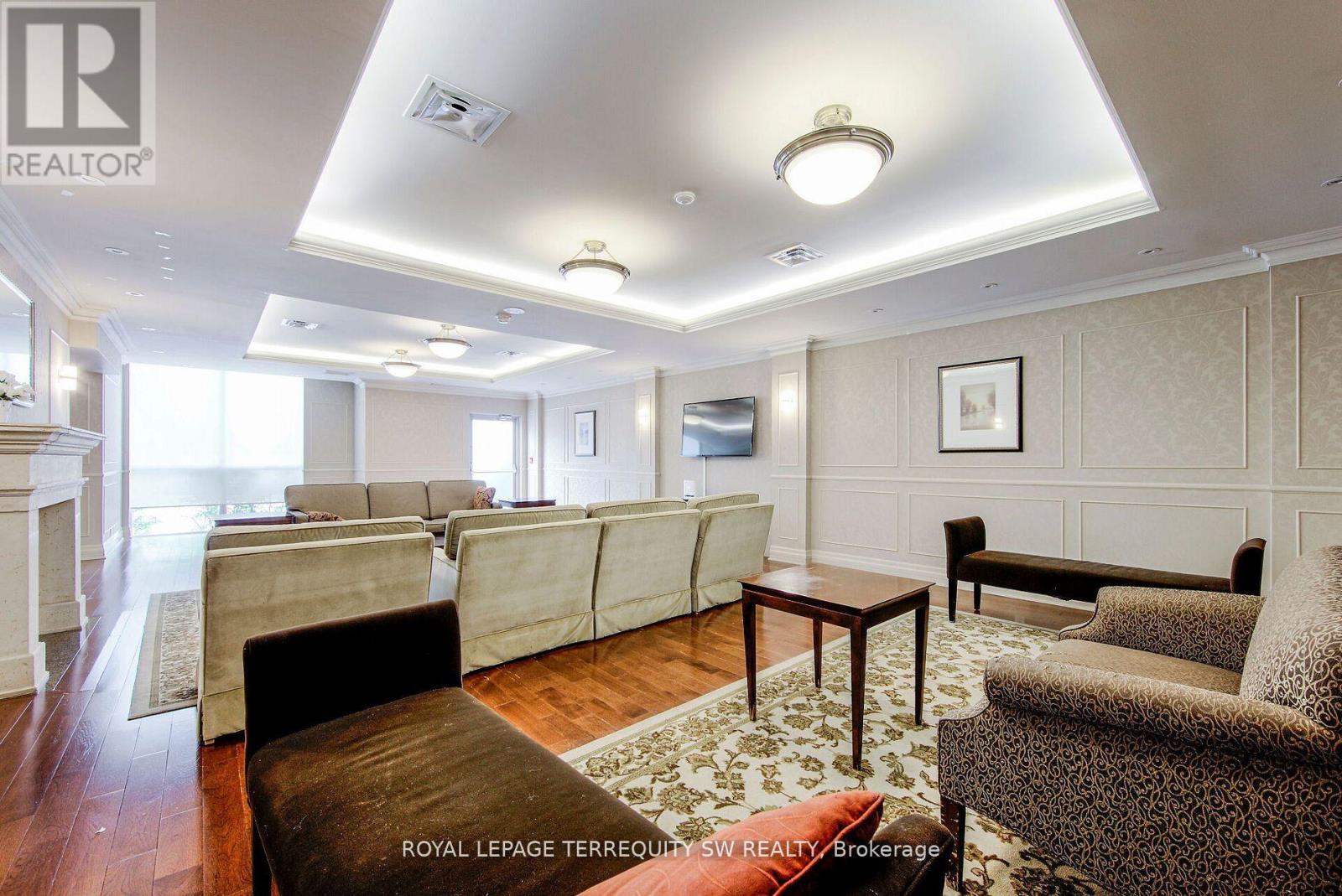 Photo 35 of 208 2 Clairtrell Road, Toronto ON
