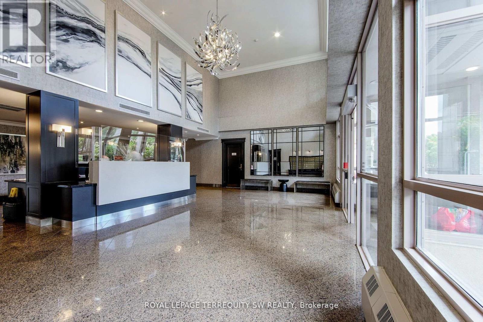 Photo 37 of 208 2 Clairtrell Road, Toronto ON