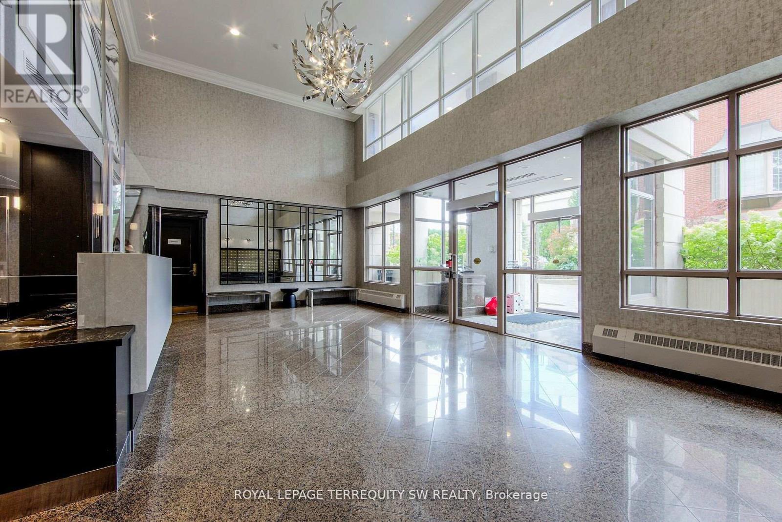 Photo 38 of 208 2 Clairtrell Road, Toronto ON