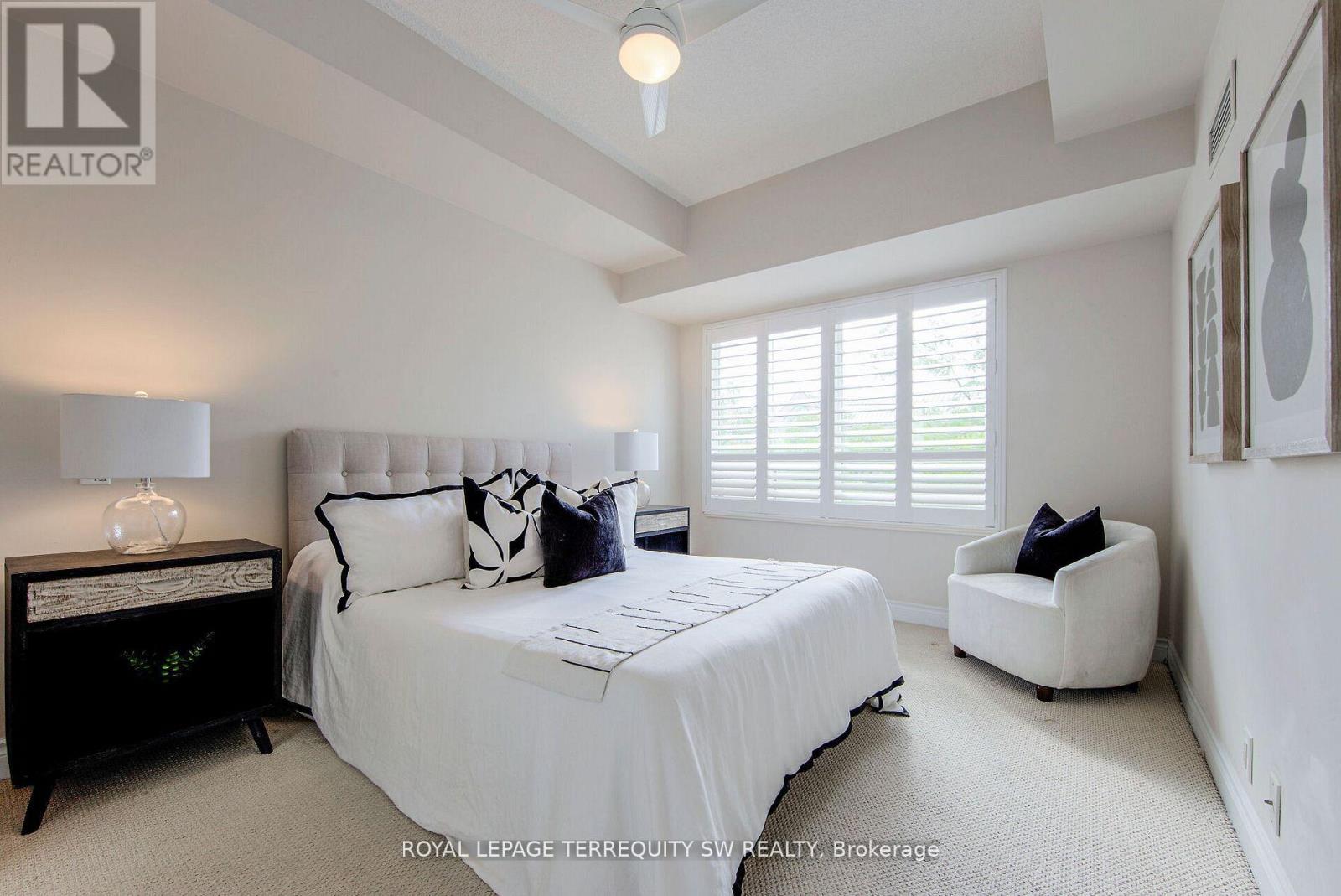 Photo 9 of 208 2 Clairtrell Road, Toronto ON