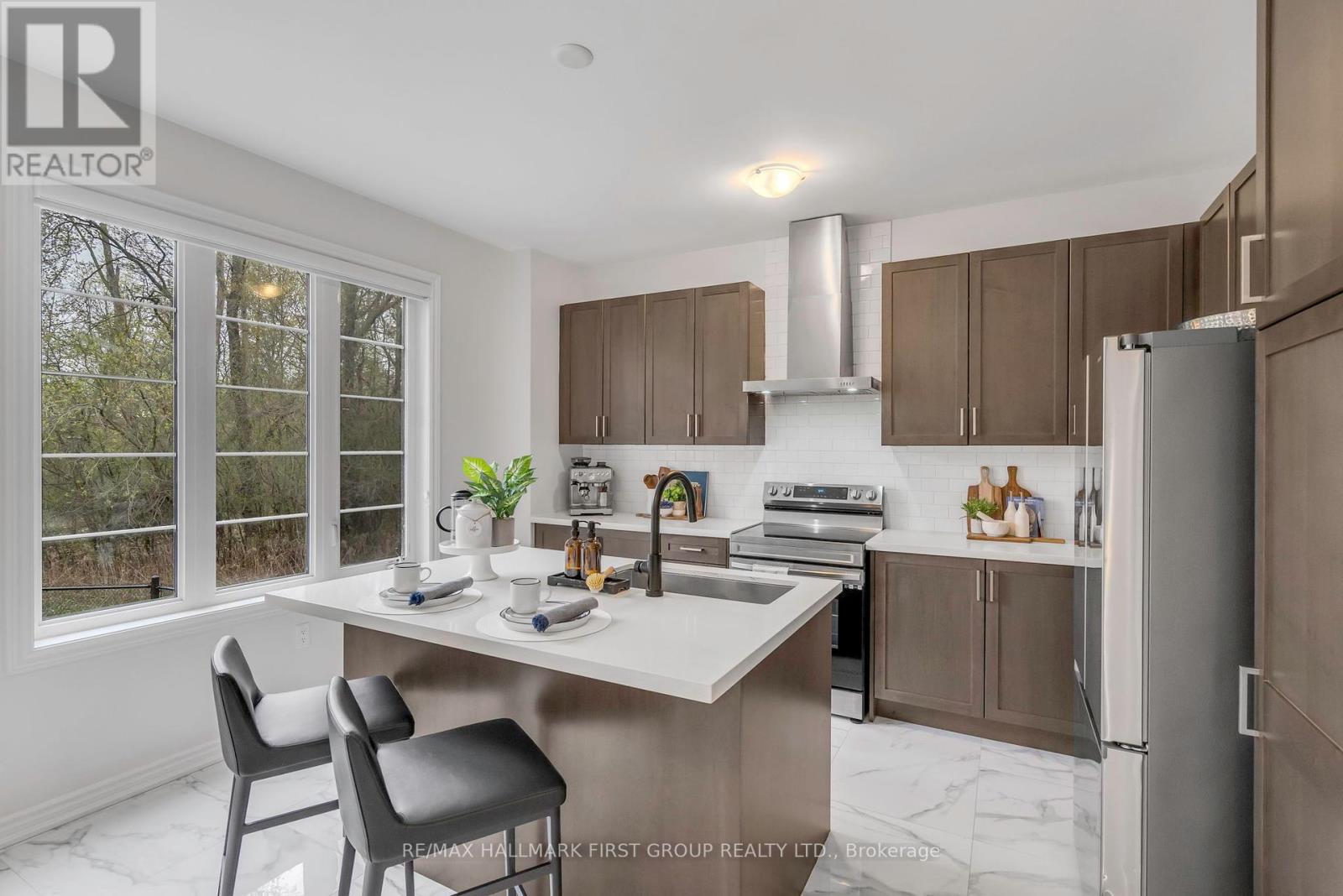 Photo 16 of 47 Fruitful Crescent, Whitby ON