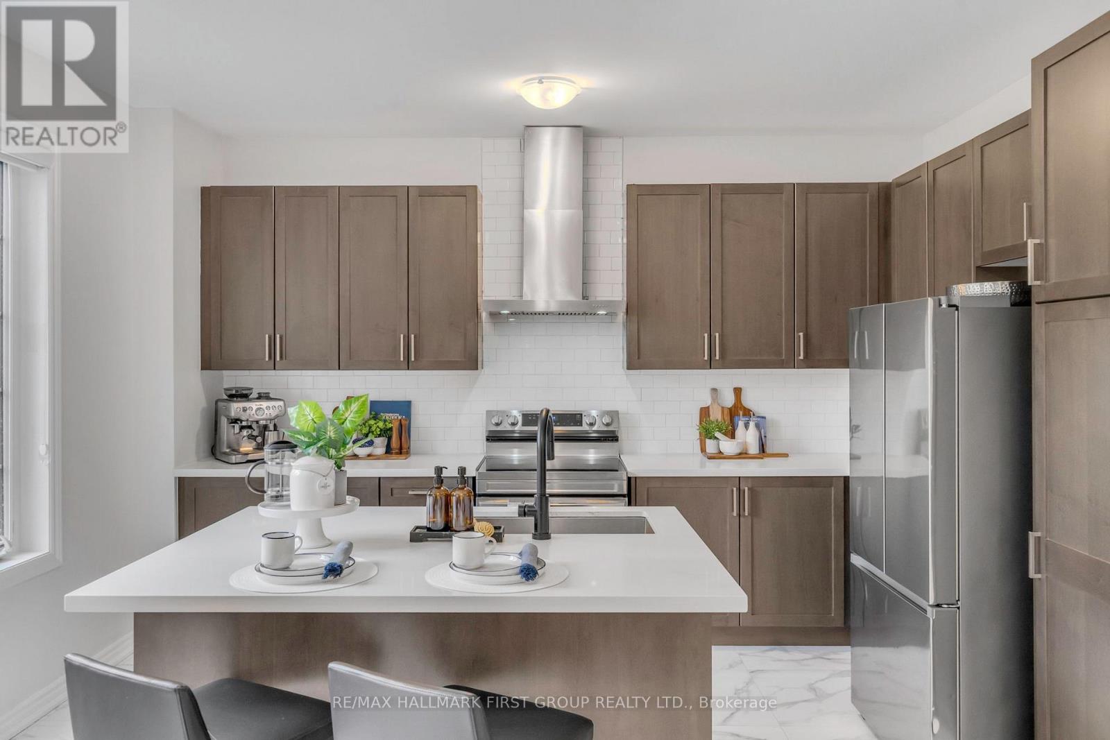 Photo 17 of 47 Fruitful Crescent, Whitby ON