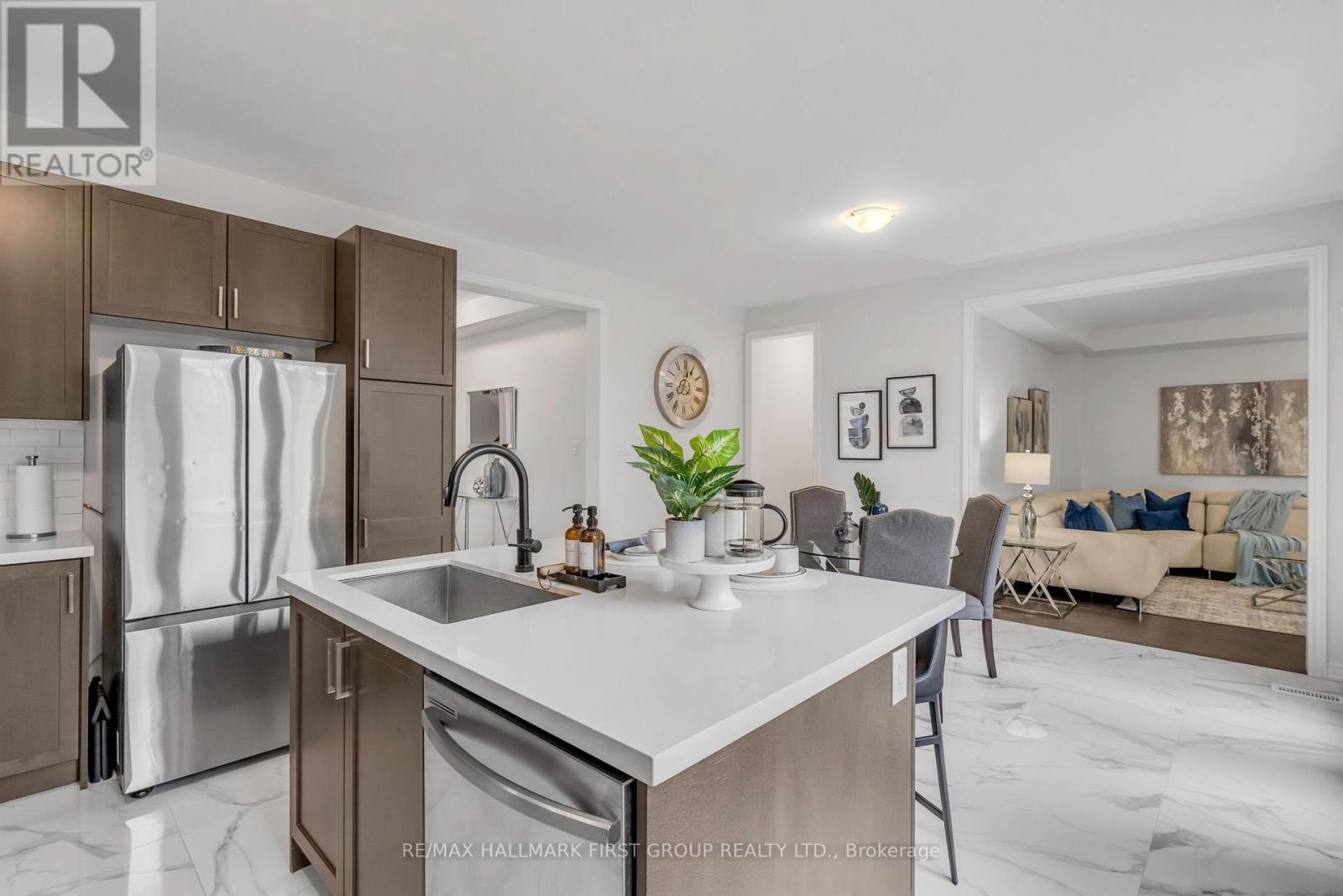 Photo 19 of 47 Fruitful Crescent, Whitby ON