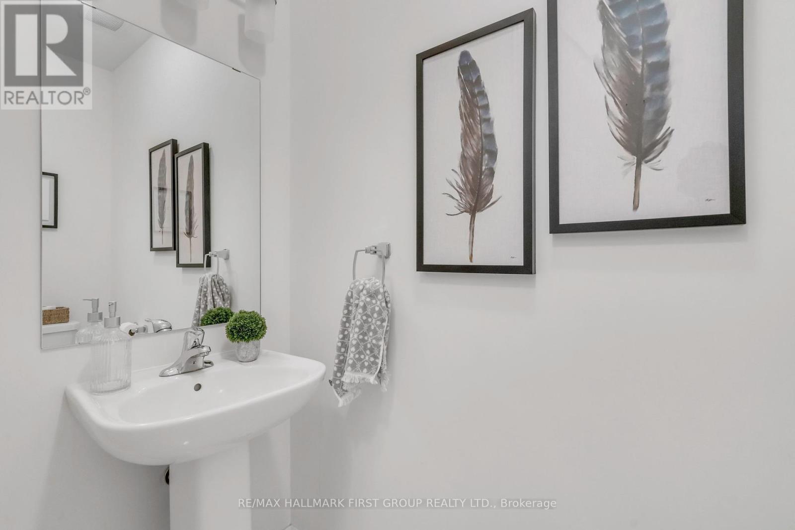 Photo 21 of 47 Fruitful Crescent, Whitby ON