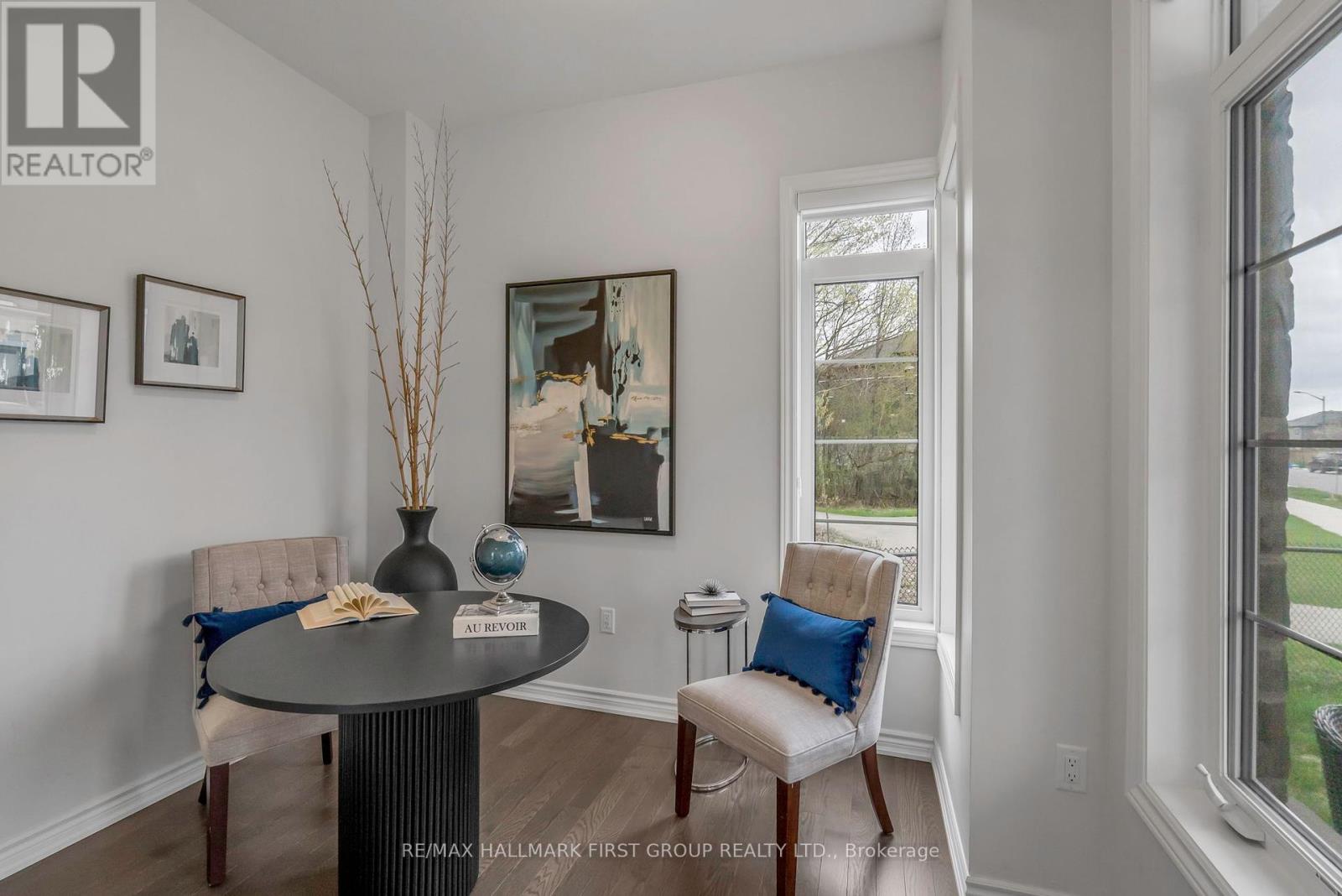 Photo 5 of 47 Fruitful Crescent, Whitby ON