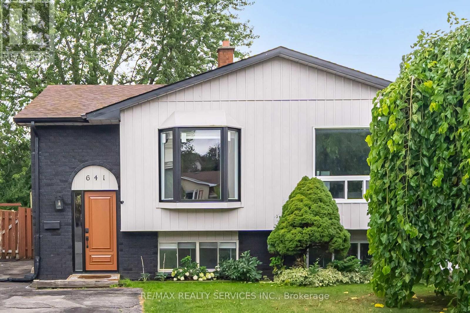 Photo 1 of 641 Deauville Court, Oshawa ON