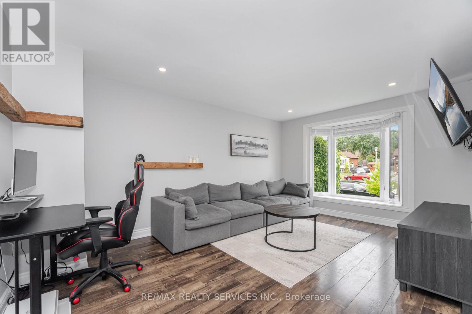 Photo 10 of 641 Deauville Court, Oshawa ON