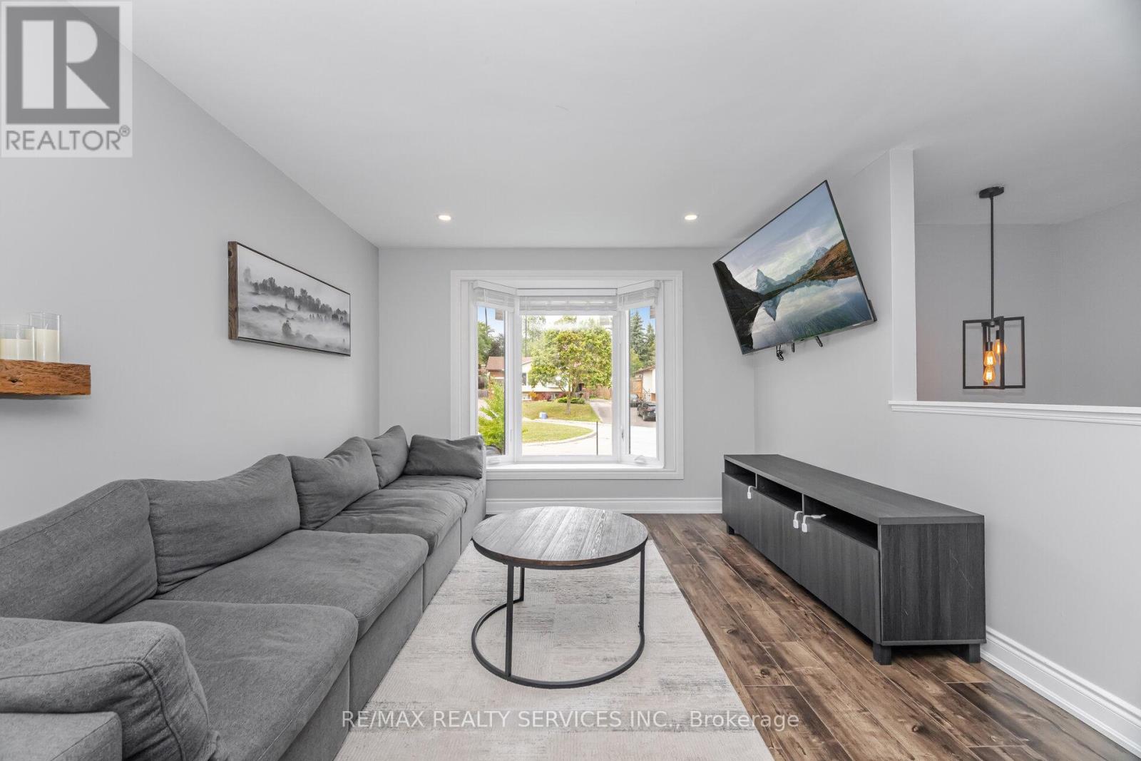 Photo 11 of 641 Deauville Court, Oshawa ON