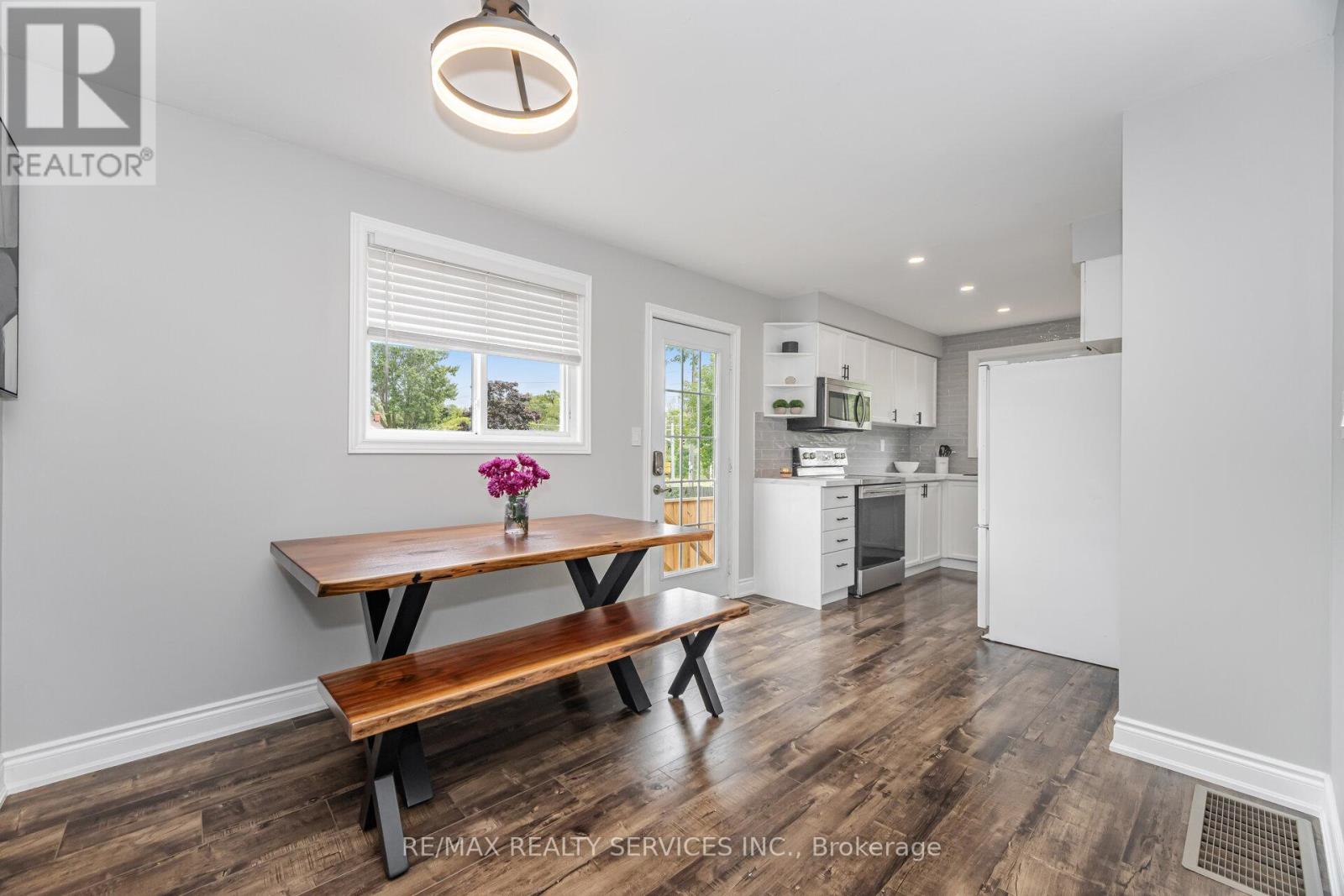 Photo 17 of 641 Deauville Court, Oshawa ON
