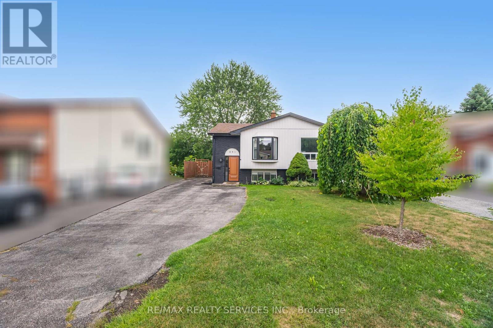 Photo 2 of 641 Deauville Court, Oshawa ON