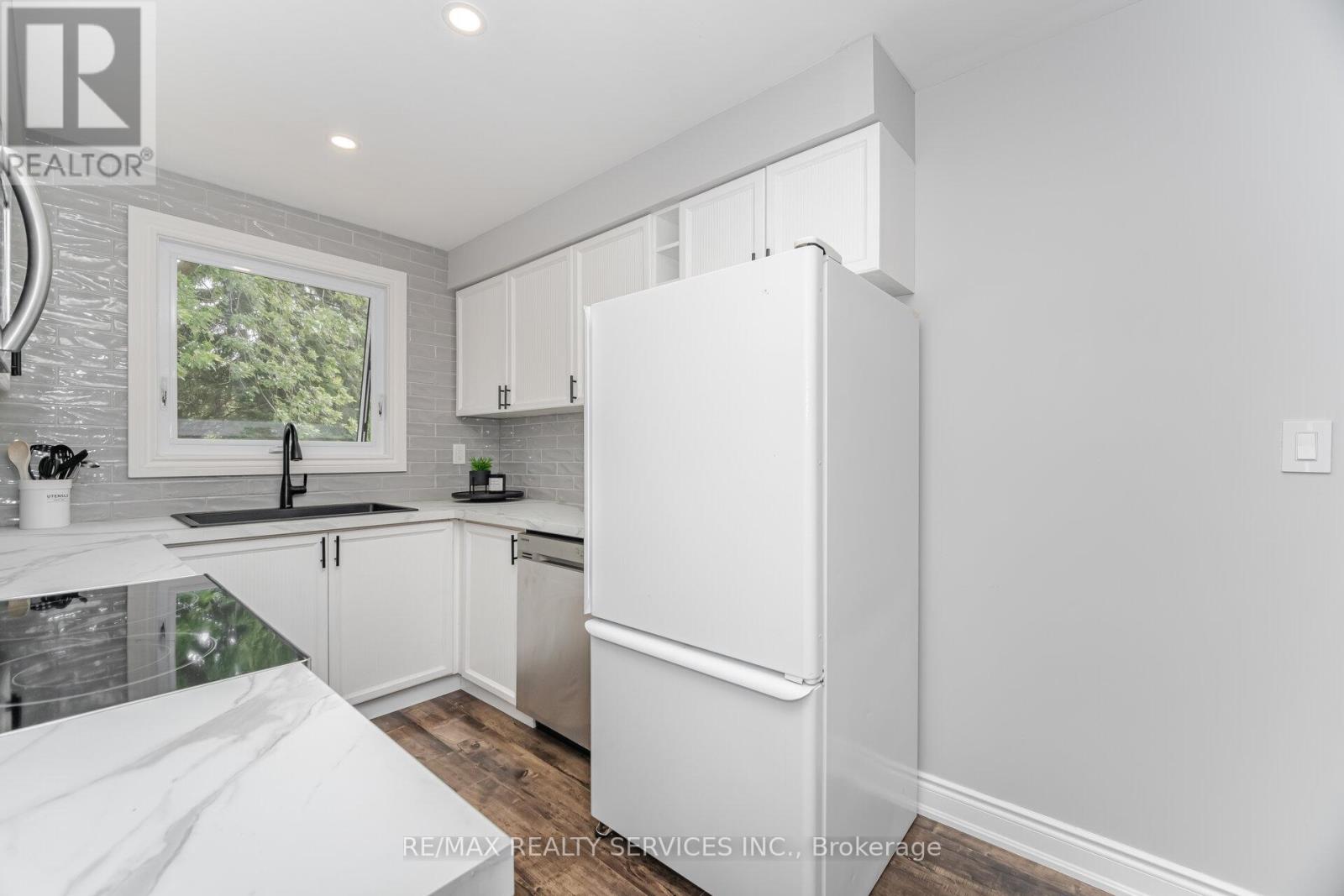 Photo 21 of 641 Deauville Court, Oshawa ON
