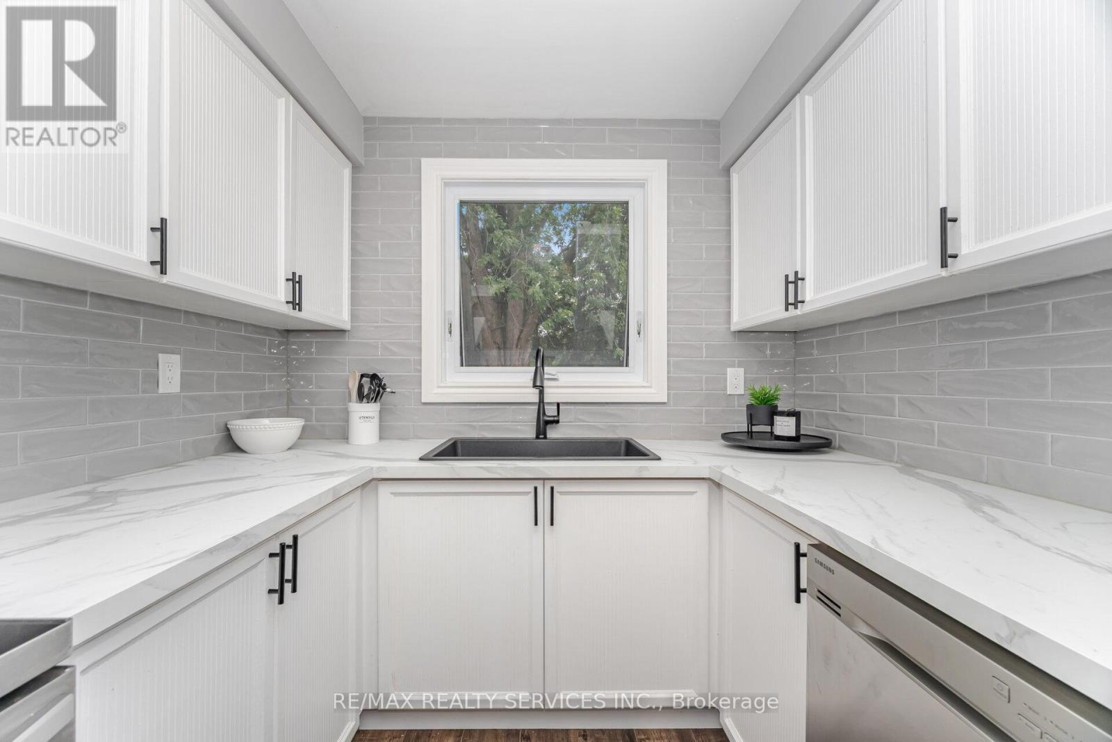 Photo 22 of 641 Deauville Court, Oshawa ON