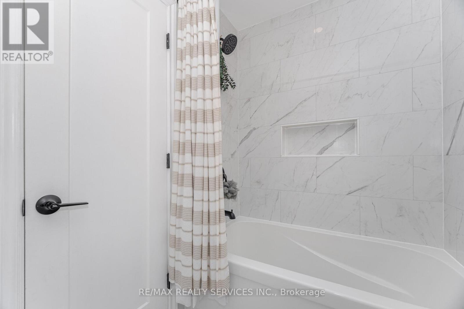 Photo 25 of 641 Deauville Court, Oshawa ON