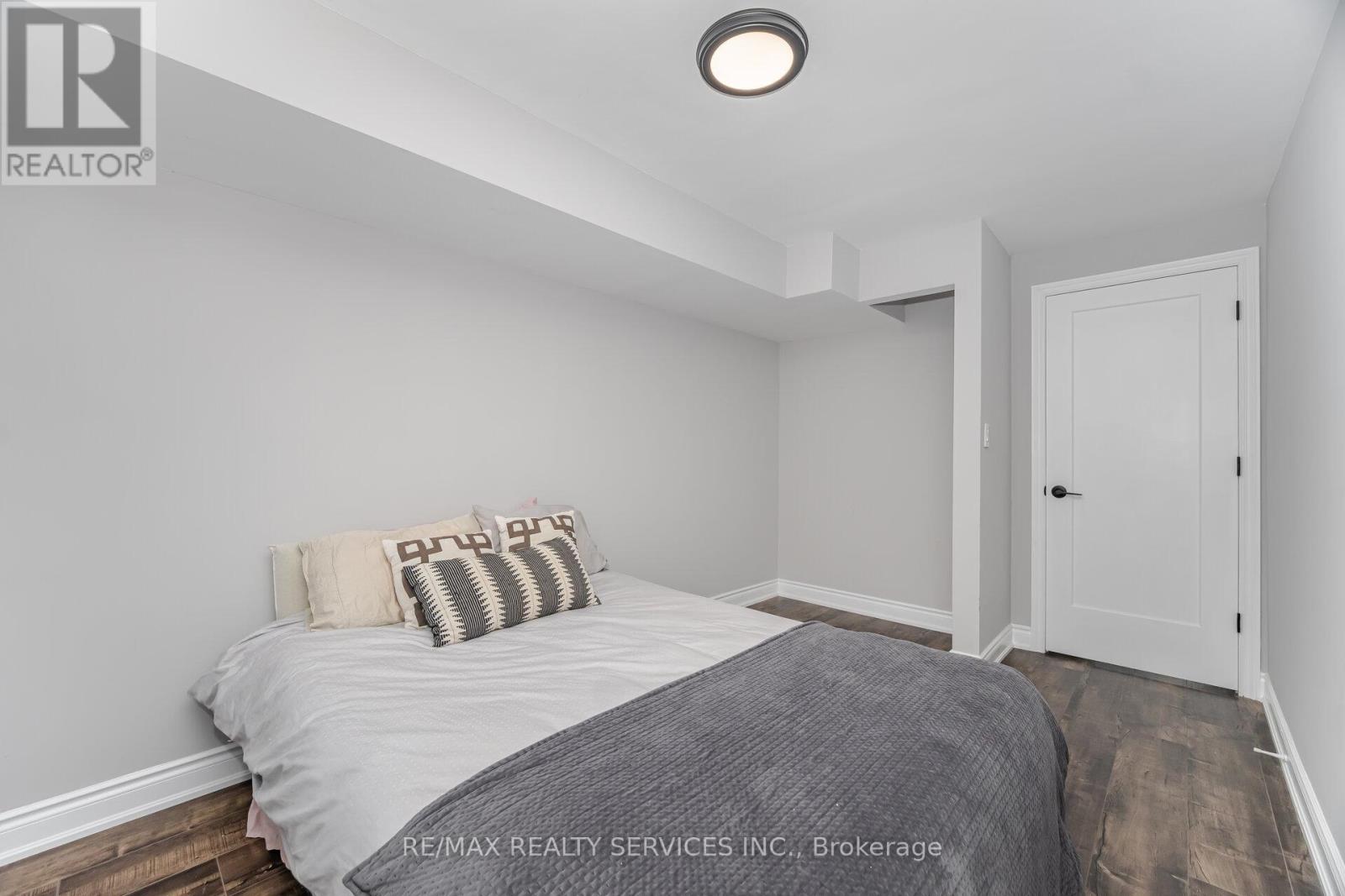 Photo 35 of 641 Deauville Court, Oshawa ON