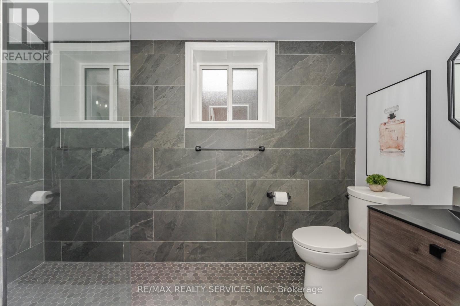 Photo 38 of 641 Deauville Court, Oshawa ON