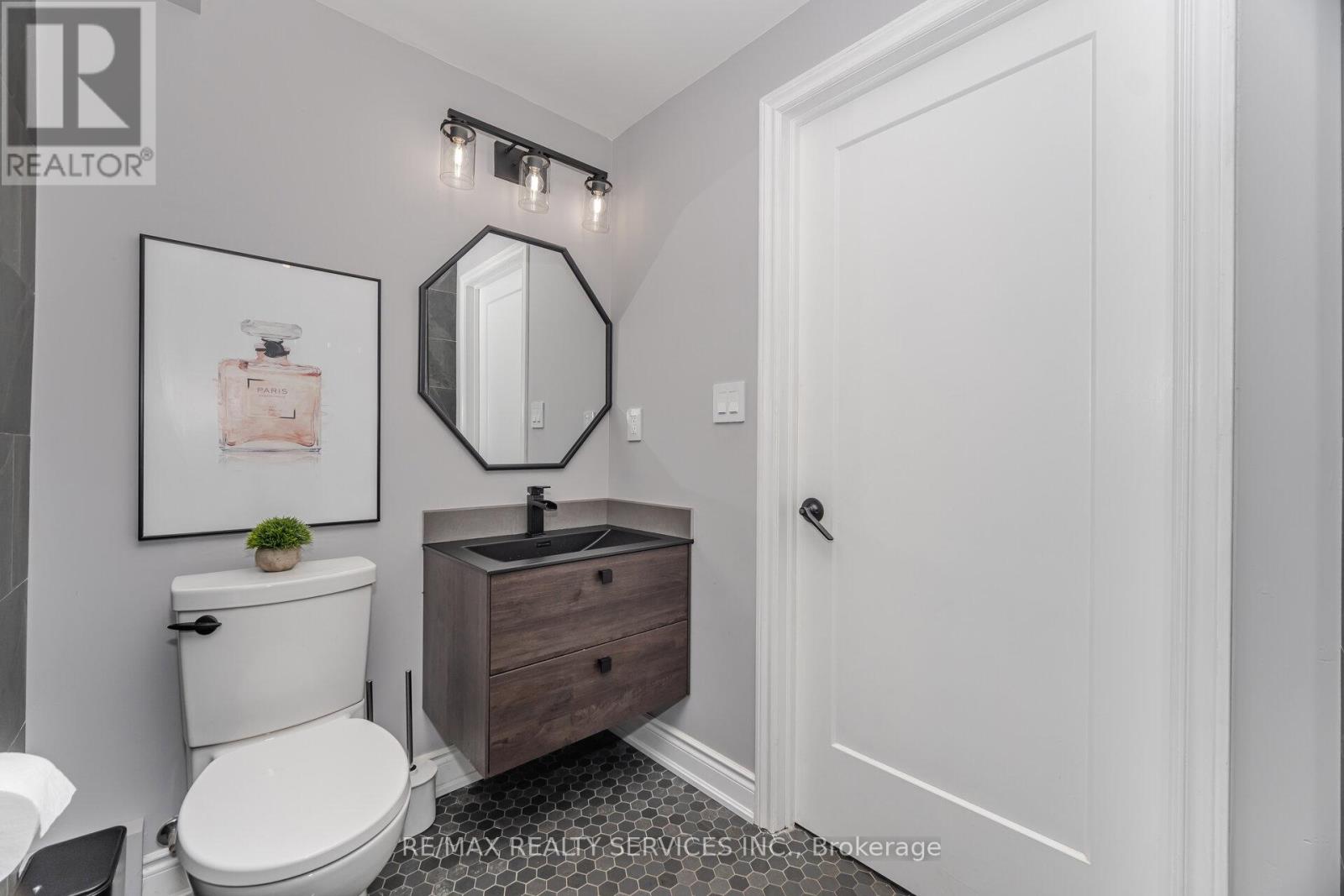 Photo 39 of 641 Deauville Court, Oshawa ON
