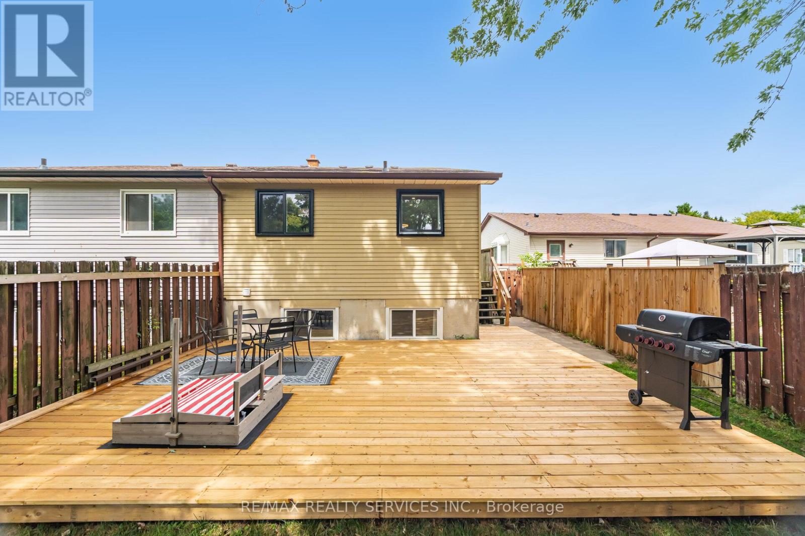 Photo 44 of 641 Deauville Court, Oshawa ON