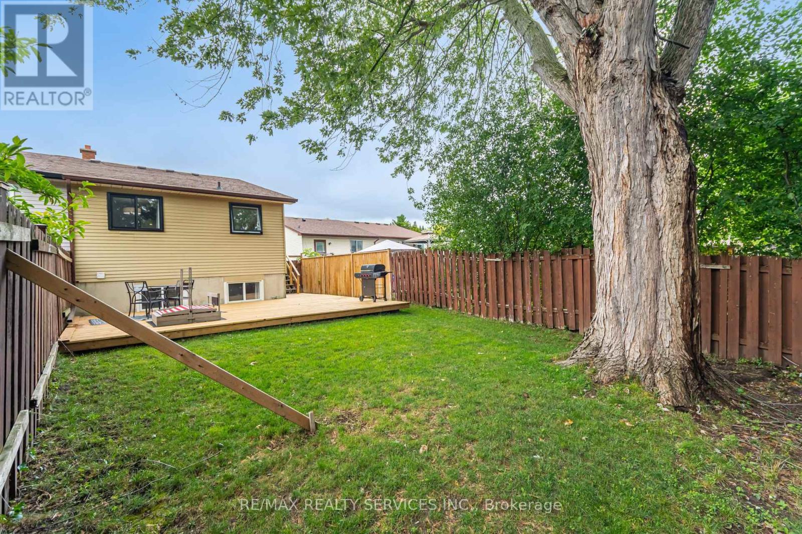 Photo 47 of 641 Deauville Court, Oshawa ON