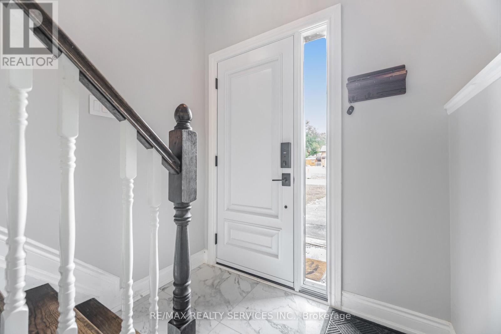 Photo 7 of 641 Deauville Court, Oshawa ON