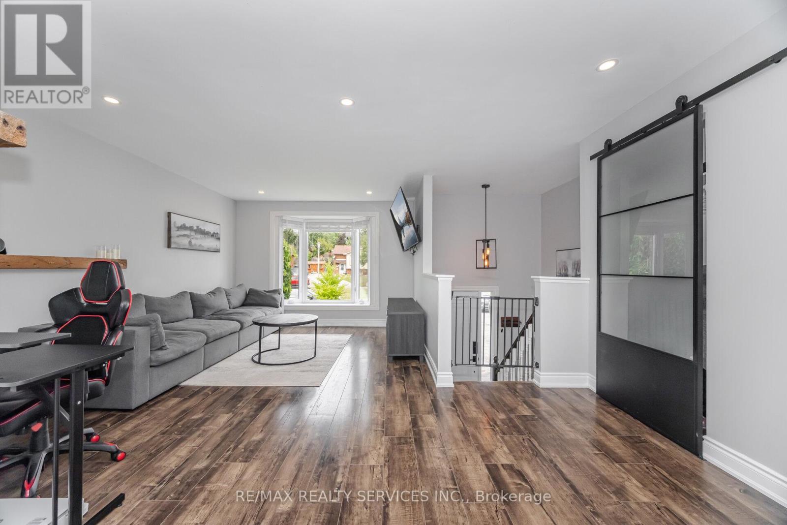 Photo 9 of 641 Deauville Court, Oshawa ON