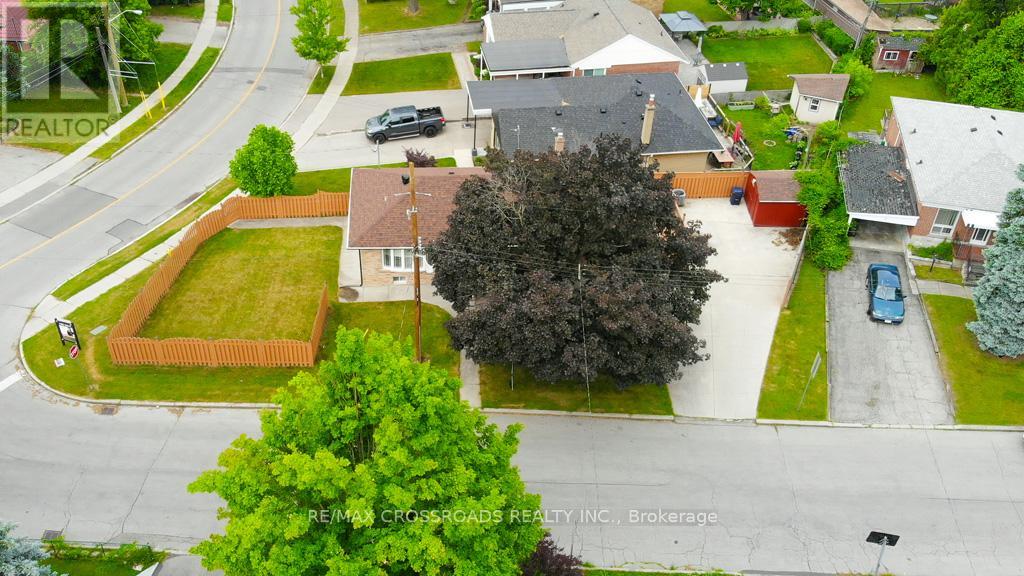 Photo 1 of 2 Mackinac Crescent, Toronto ON
