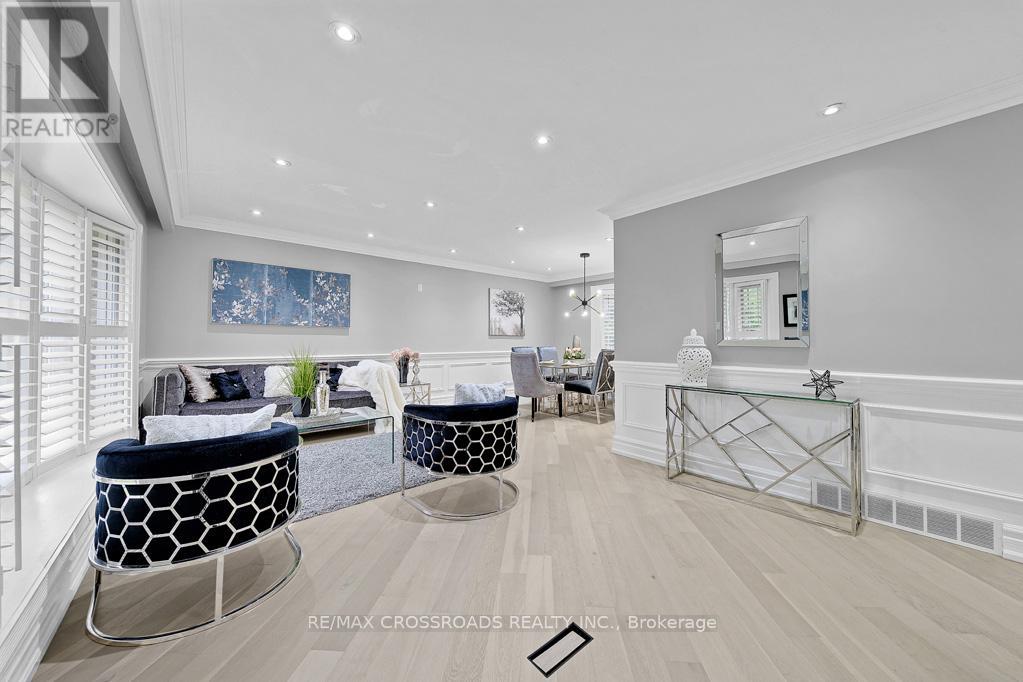 Photo 10 of 2 Mackinac Crescent, Toronto ON