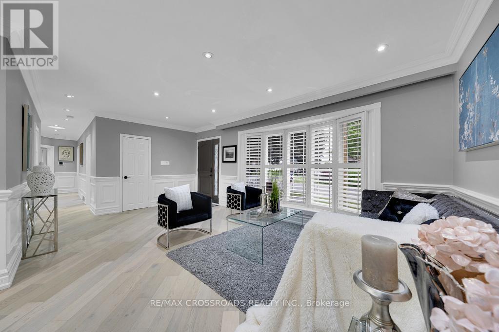 Photo 12 of 2 Mackinac Crescent, Toronto ON