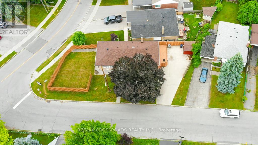 Photo 2 of 2 Mackinac Crescent, Toronto ON