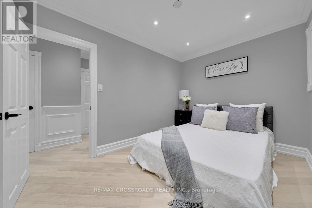 Photo 22 of 2 Mackinac Crescent, Toronto ON