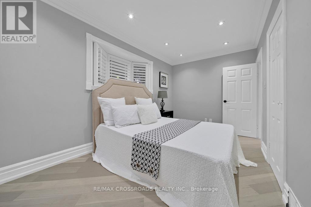 Photo 24 of 2 Mackinac Crescent, Toronto ON