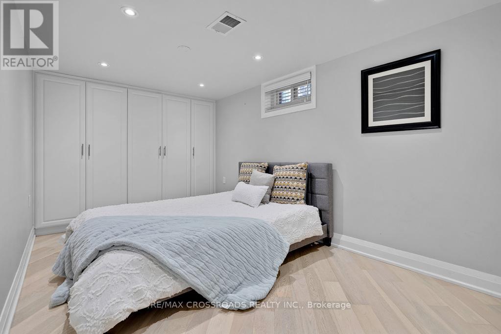 Photo 35 of 2 Mackinac Crescent, Toronto ON