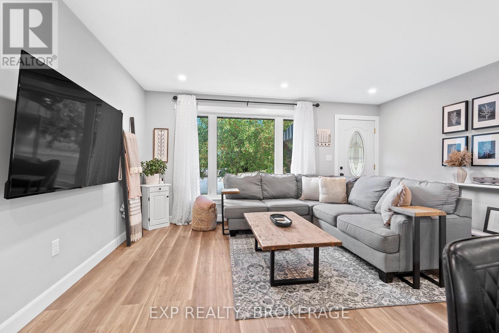 Photo 10 of 3858 Quinn Road W, Frontenac ON