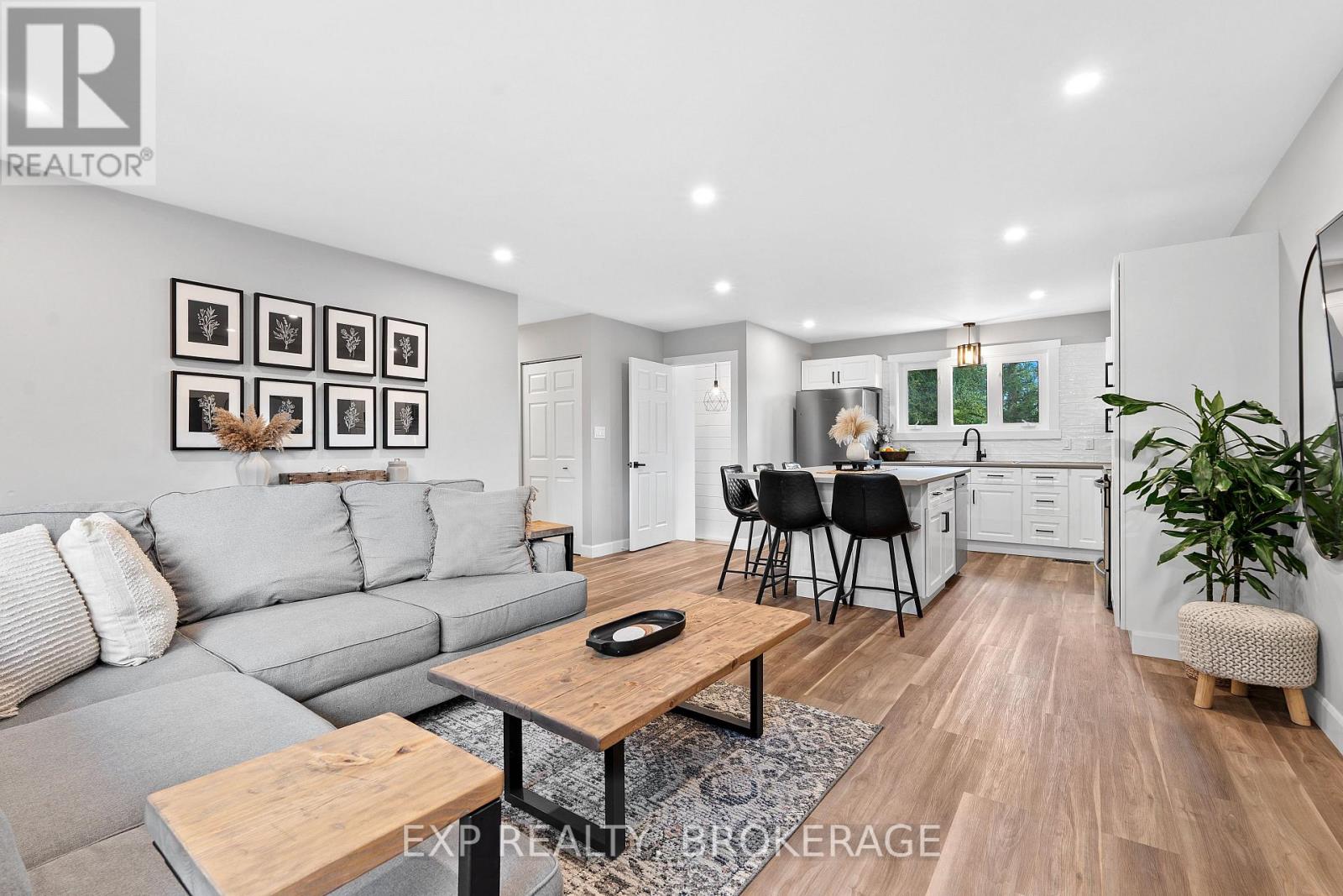 Photo 11 of 3858 Quinn Road W, Frontenac ON