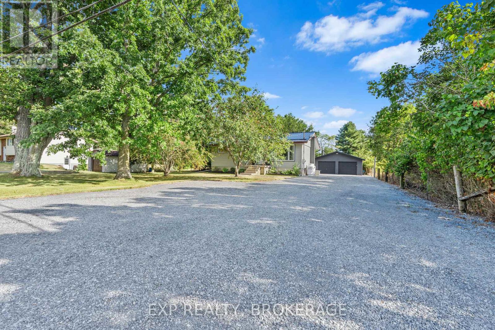 Photo 2 of 3858 Quinn Road W, Frontenac ON