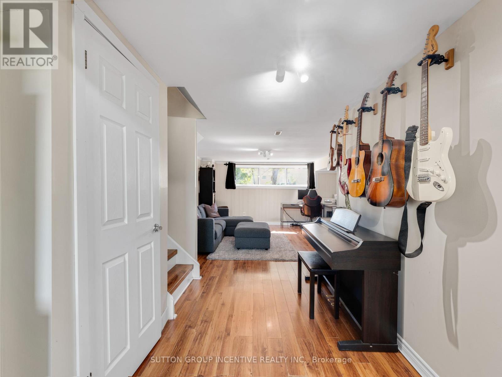 Photo 2 of 412 Orsi Avenue, Bradford West Gwillimbury ON
