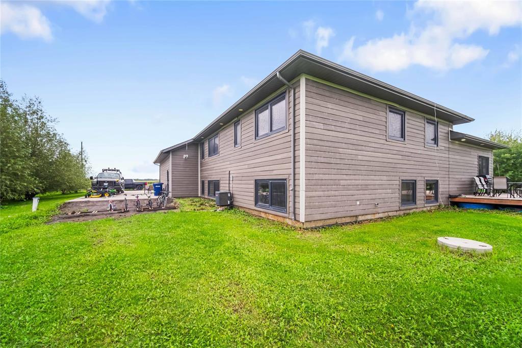 Photo 38 of 63 Grace Lane, Mitchell MB