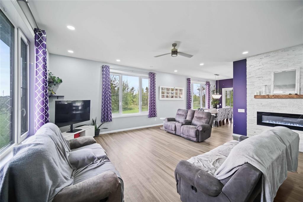 Photo 7 of 63 Grace Lane, Mitchell MB