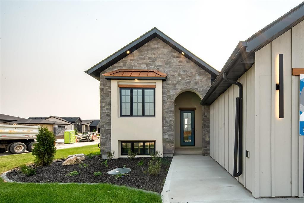 Photo 3 of 57 Killbery Crescent, Winnipeg MB
