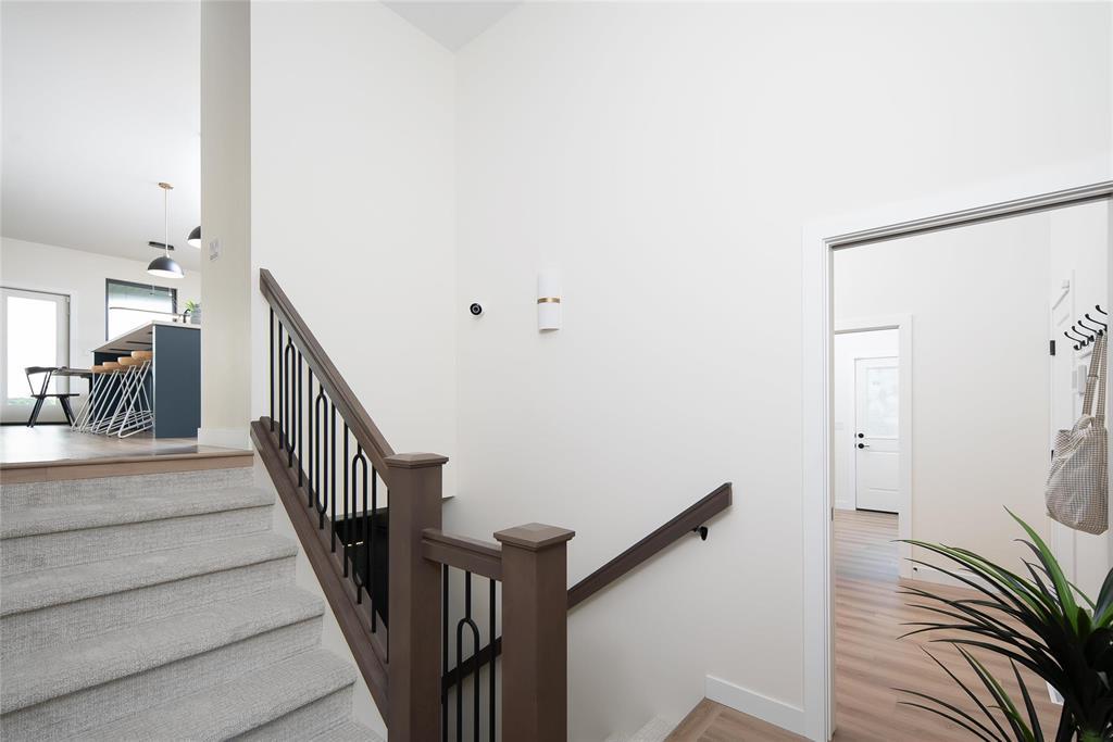 Photo 5 of 57 Killbery Crescent, Winnipeg MB