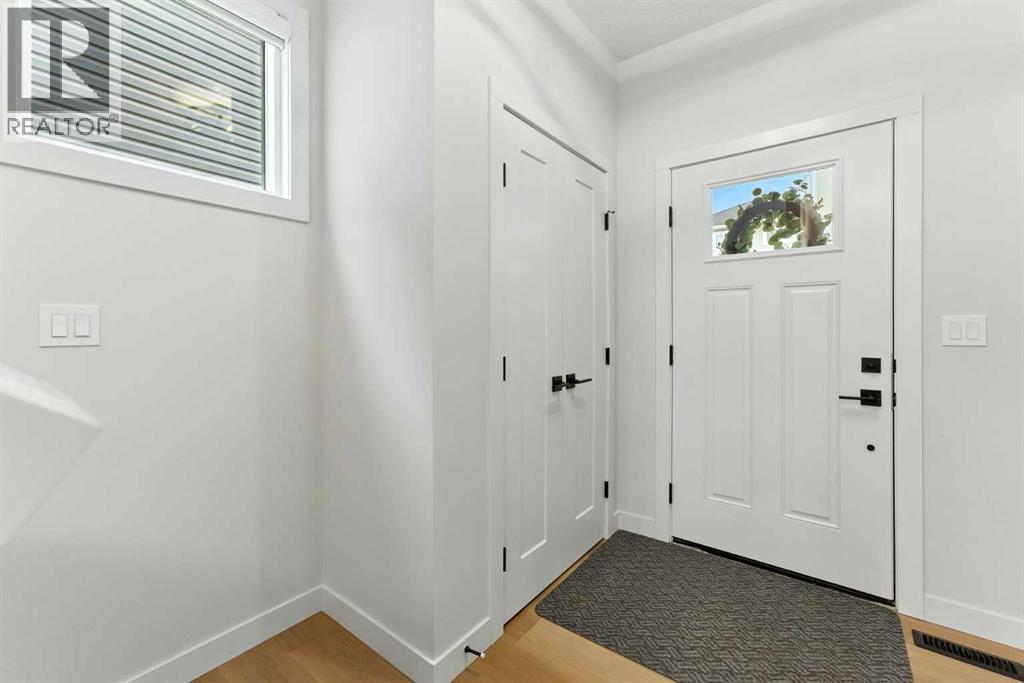 Photo 3 of 20 Heritage Lane, Cochrane AB