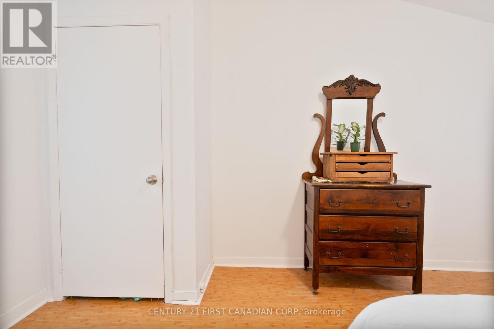 Photo 13 of 139 1090 Kipps Lane, London East ON
