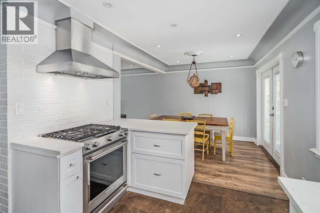 Photo 5 of 7760 Mary Avenue, Burnaby BC